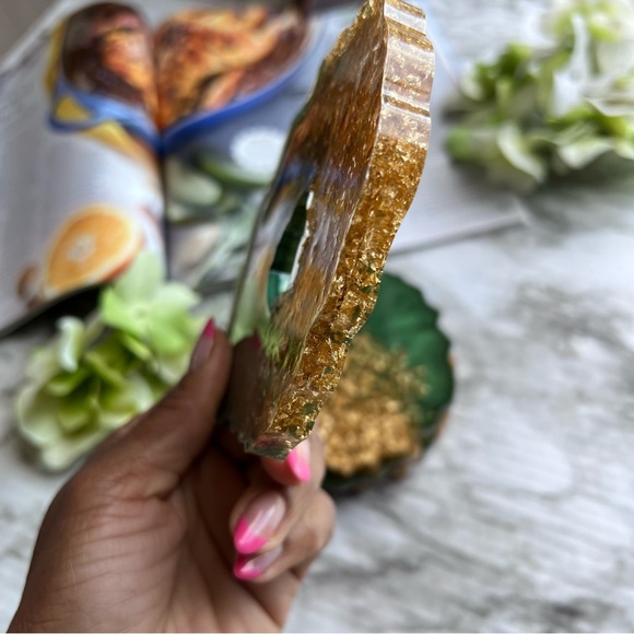 🍀Handmade Green & Gold Leaf Resin Geode Coasters Set - Picture 4 of 9